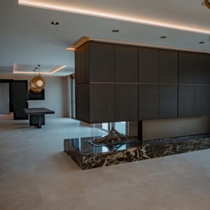 Open keuken met marmeren accentbasis