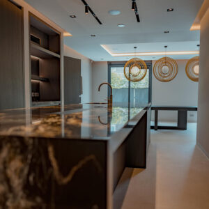 Luxe keuken met marmeren eiland