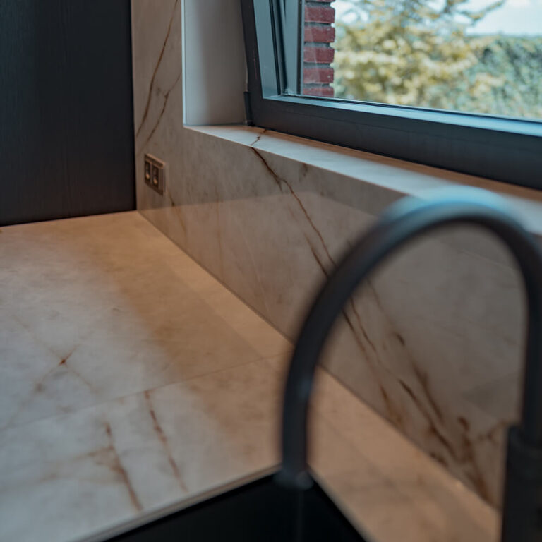 Detail van een marmeren keukenwerkblad