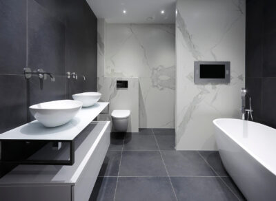 Moderne badkamer met dubbel wastafelmeubel